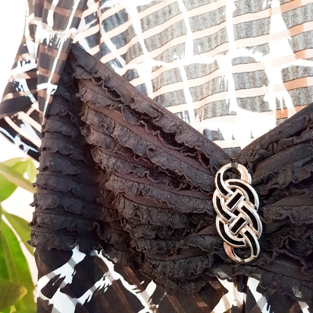Joseph ribkoff blouse, flattering cut! - Picture 8 of 8